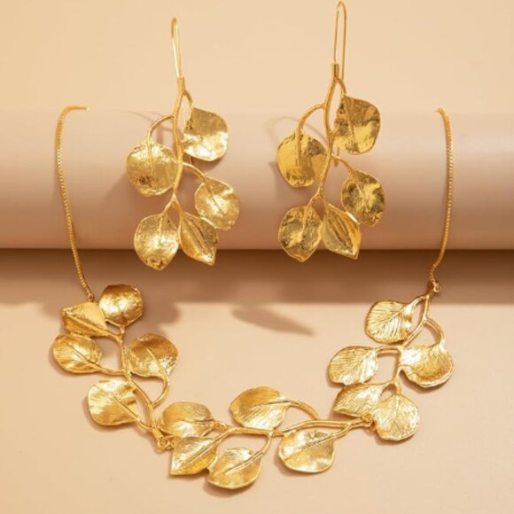 Autumn Leaves Jewelry Set: Earrings and Necklace - Picture 2 of 5